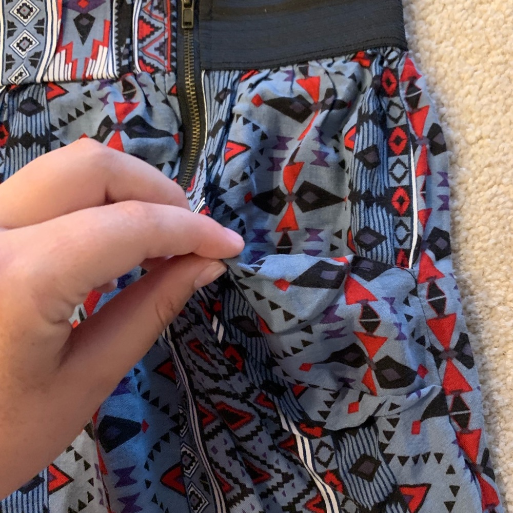 Patterned Mini Skirt - Picture 3 of 6